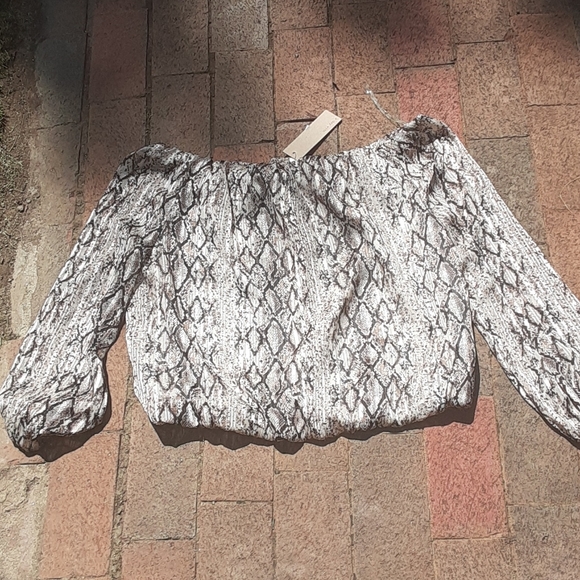 NWT 2 Pack Size Medium Clothing Lot - Picture 2 of 13